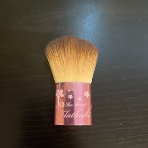 Too faced mini kabuki brush